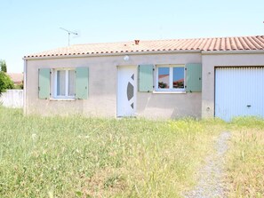 Exterior - Comfortable house with garden near La Rochelle (Aytré)