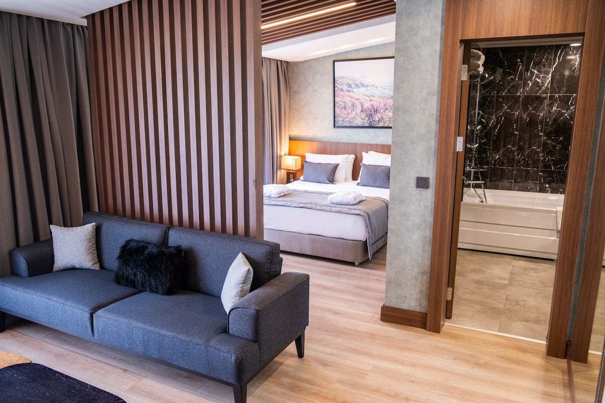 Premium bedding, in-room safe, laptop workspace, free WiFi