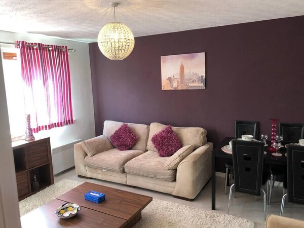 Stunning 2-bed Serviced Selfcatering Apartment - Edinburgh