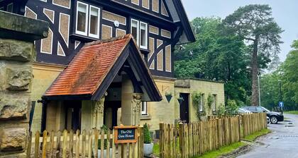 A beautifully renovated 5 Bedroom House with outdoor space and private Garden