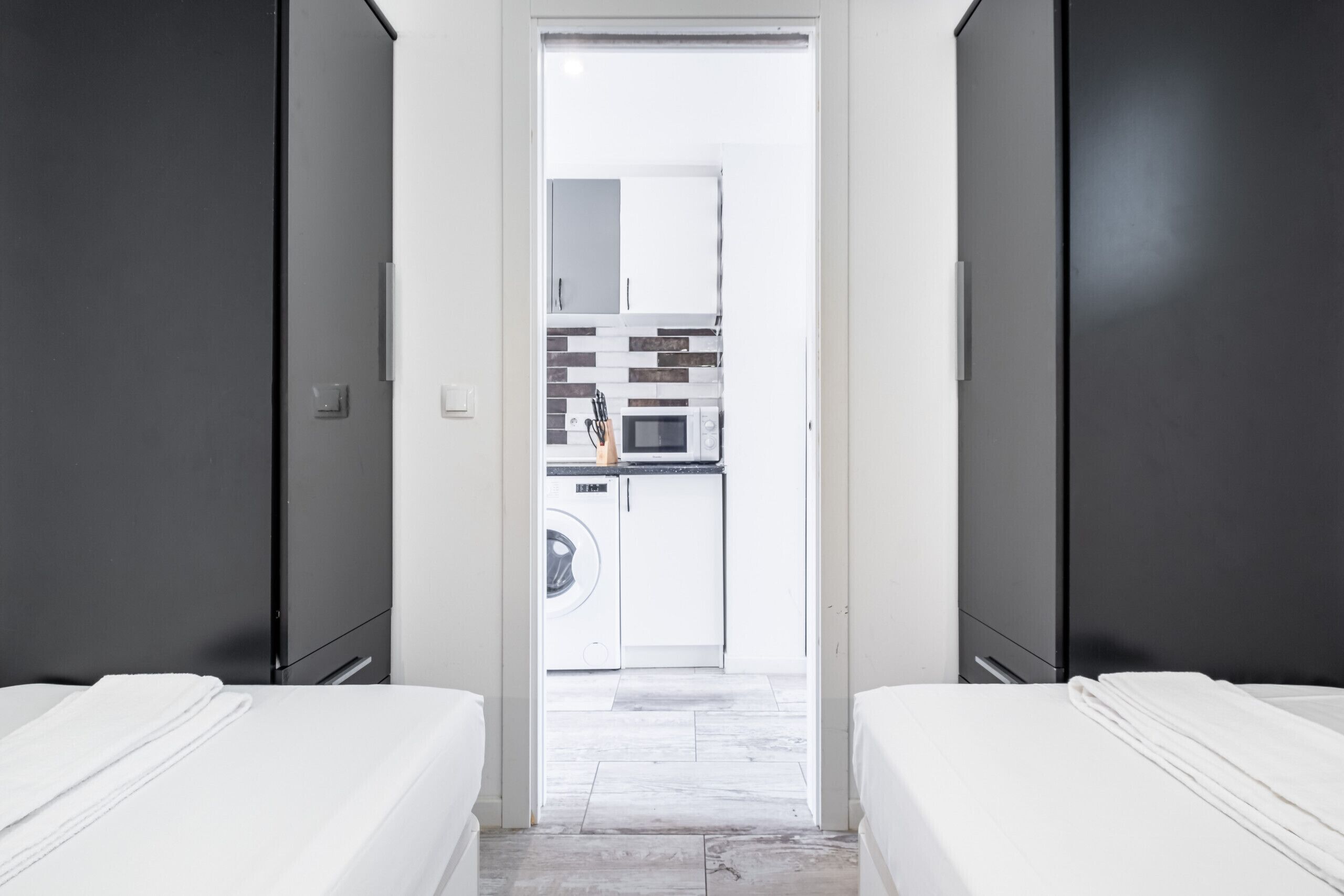 Iron/ironing board, free WiFi, bed sheets