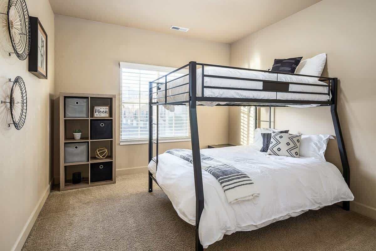 4 Schlafzimmer, Reisekinderbett, WLAN, Bettwäsche