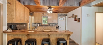 Sitting Bear Cottage in Gingercake Acres on the east side of Linville Gorge