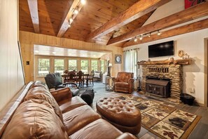 Smart TV, fireplace, DVD player, offices