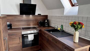 Superior Apartment, Private Bathroom (Apartment Jacobsplatz) | Private kitchen