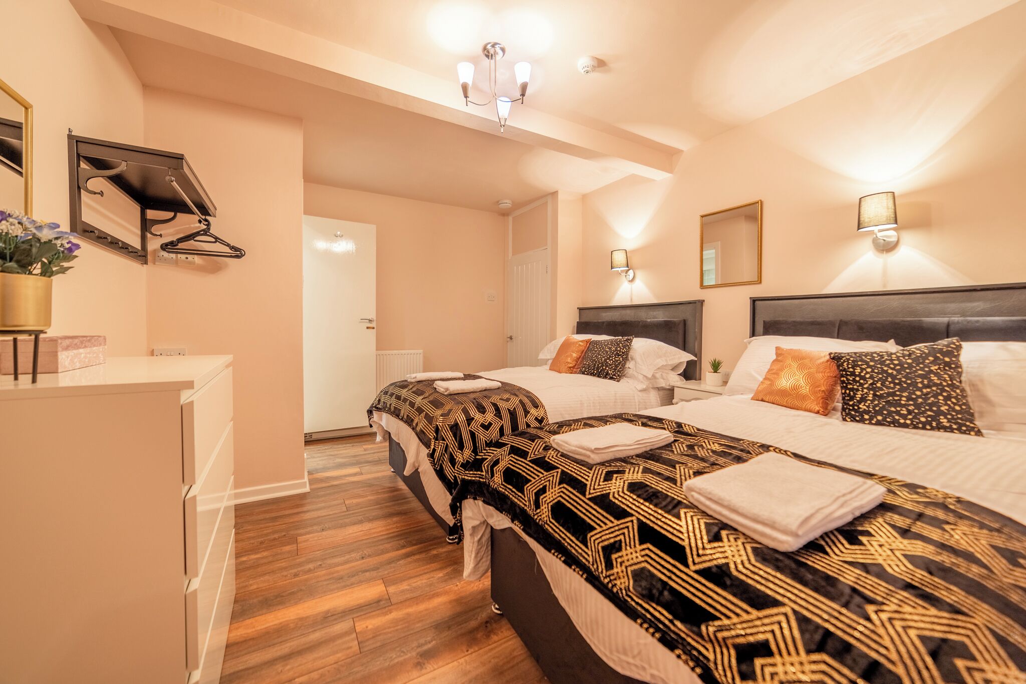3 bedrooms, desk, iron/ironing board, free WiFi