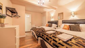3 bedrooms, desk, iron/ironing board, free WiFi