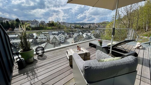 Außergewöhnliches Ferienhaus in Hanglage, zentral gelegen