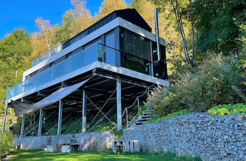 Außergewöhnliches Ferienhaus in Hanglage, zentral gelegen