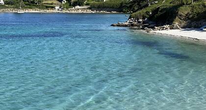 Magnificent Penn-Ar-Bed villa with jacuzzi, seafront