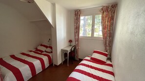 3 chambres, fer et planche à repasser, lit parapluie, Wi-Fi