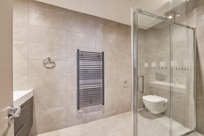 House | Bathroom | Shower, towels - Othala The Merchants Quarters (Scarborough)
