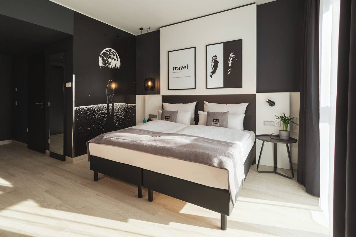 soundproofing, free wifi, bed sheets