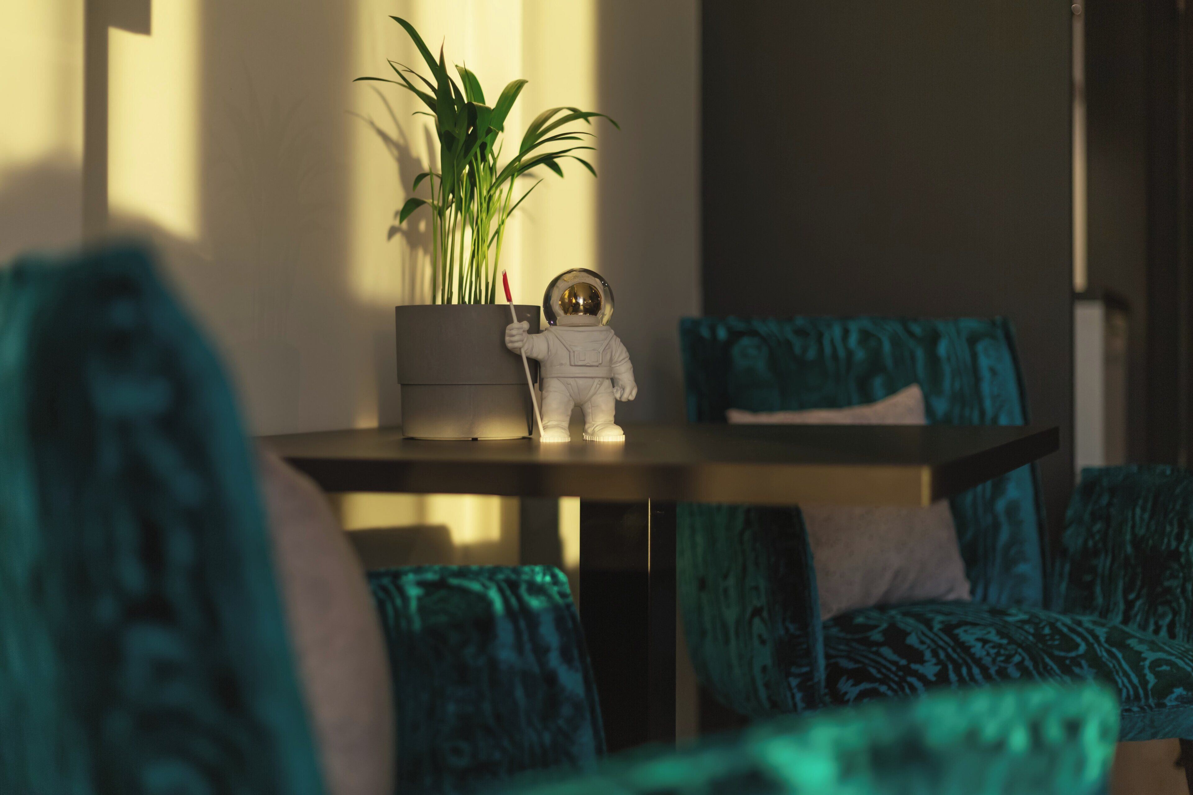 soundproofing, free wifi, bed sheets