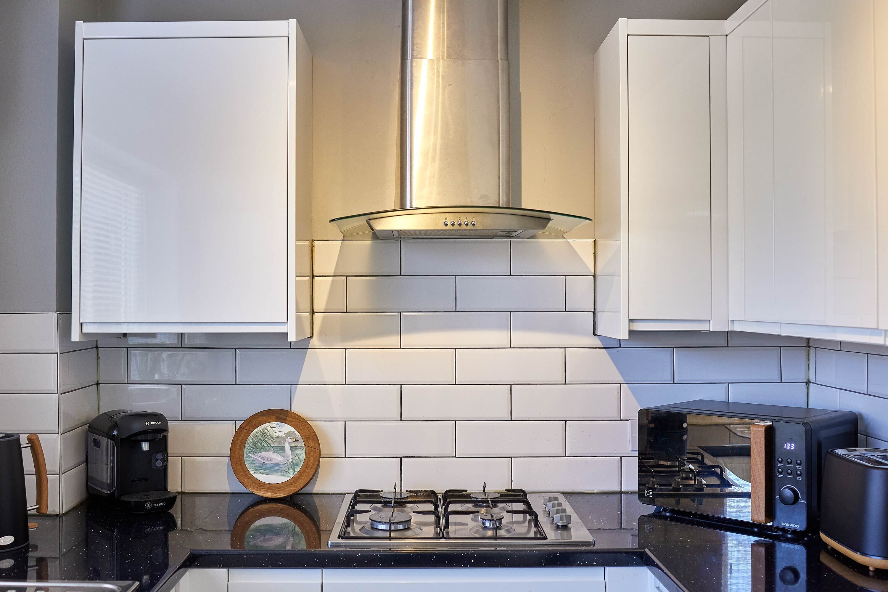 Hus | Eget kjøkken | Kjøleskap, mikrobølgeovn, ovn og kokeplater