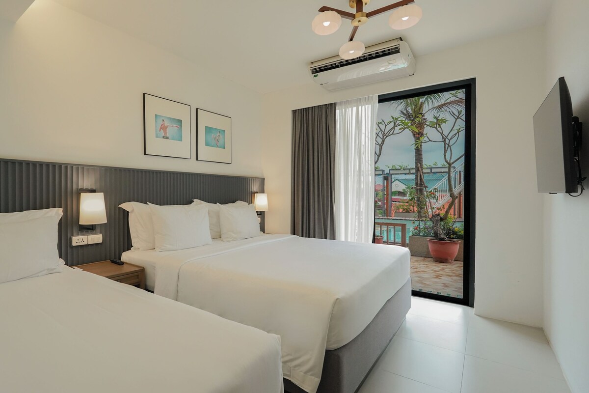 One Bedroom Suite Pool Access | Caja fuerte, escritorio, espacio para trabajar con un portátil