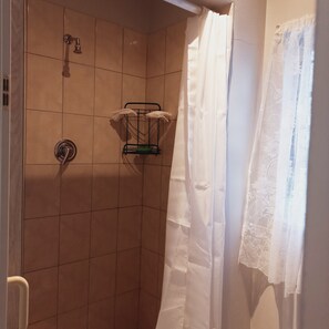 Towels, soap, toilet paper - Triple Garden Suite (Kleinmond)