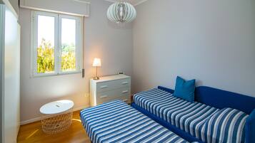 Room | Iron/ironing board