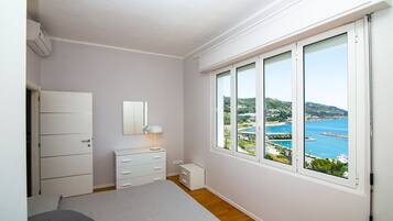 Room | Iron/ironing board