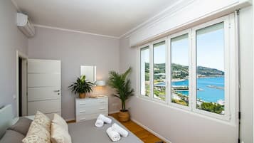 Room | Iron/ironing board