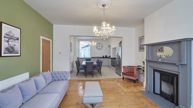 House | Living area | 32-inch flat-screen TV with digital channels, TV - Hidden Treasure (Whitby)