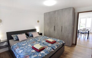 3 chambres, fer et planche à repasser, Wi-Fi gratuit, draps fournis
