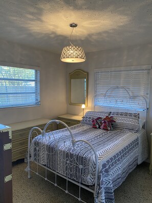 3 bedrooms, desk, iron/ironing board, free WiFi