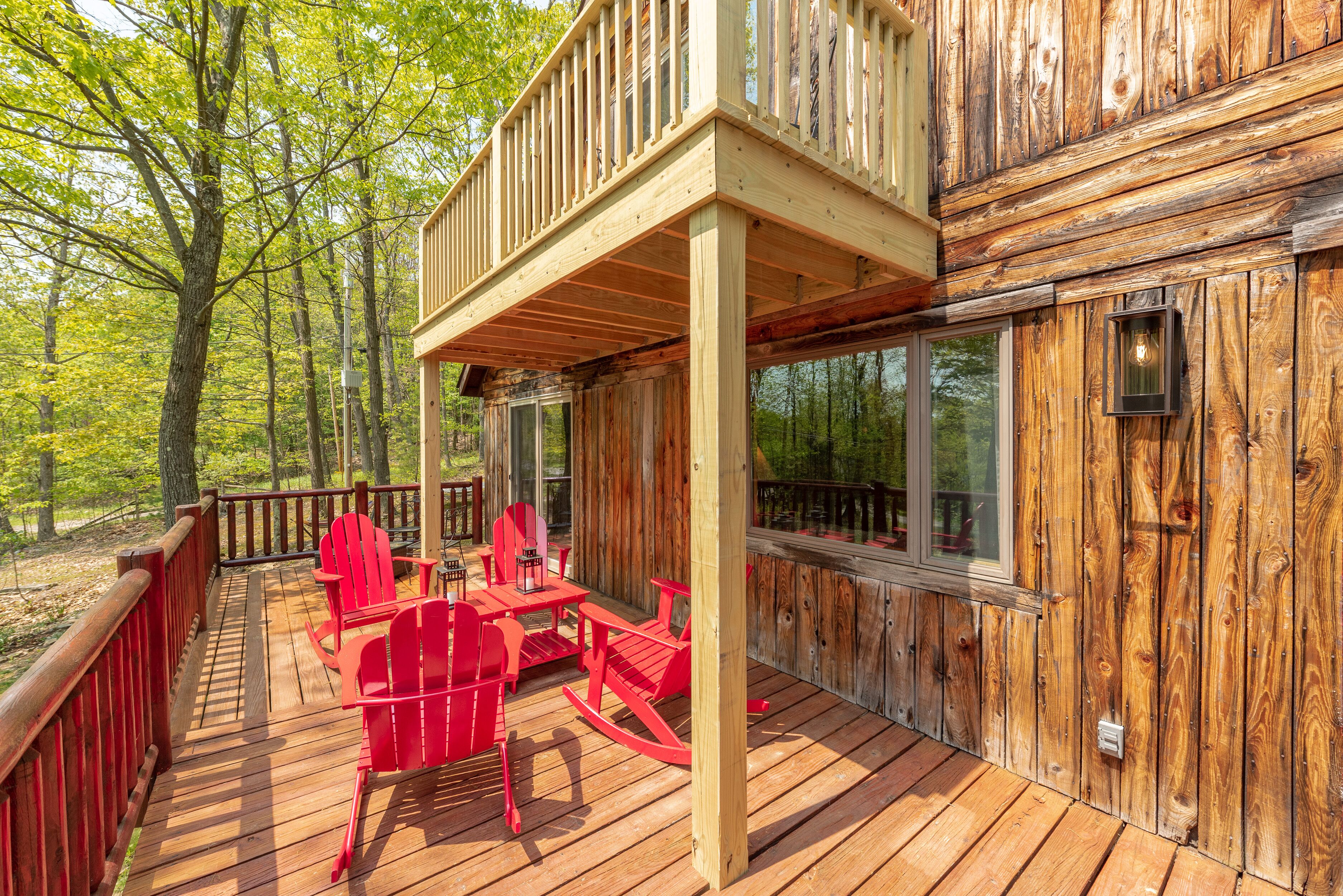 Bear Tracks: Lake Area, Dogs Welcome, Hot Tub, A/C, Fire Pit!
