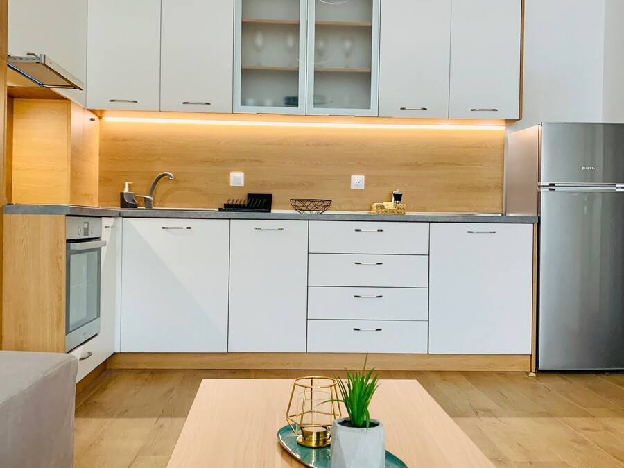 Apartamento Grand | Cocina privada | Frigorífico grande, microondas (previa solicitud) y horno