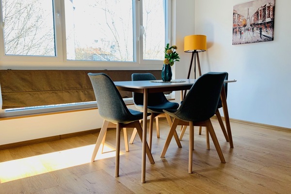 Apartamento Grand | Zona de estar | Smart TV de 43 pulgadas con canales por cable, una televisión