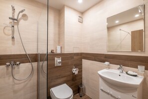 Ducha, artículos de higiene personal gratuitos y secador de pelo