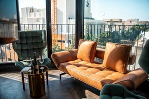 Premium bedding, individually decorated, individually furnished, desk - Mayer House (Tel Aviv)