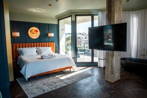 Premium bedding, individually decorated, individually furnished, desk - Mayer House (Tel Aviv)