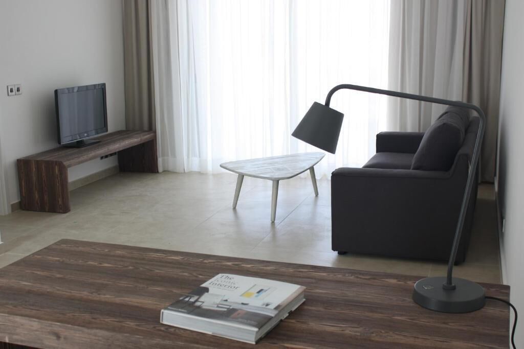 superior suite (2 adults + 3 children) | living room | flat-screen tv