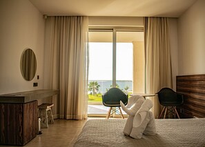In-room safe, iron/ironing board, free WiFi, bed sheets - Gold Lagoon Kosher Hotel (Paphos)