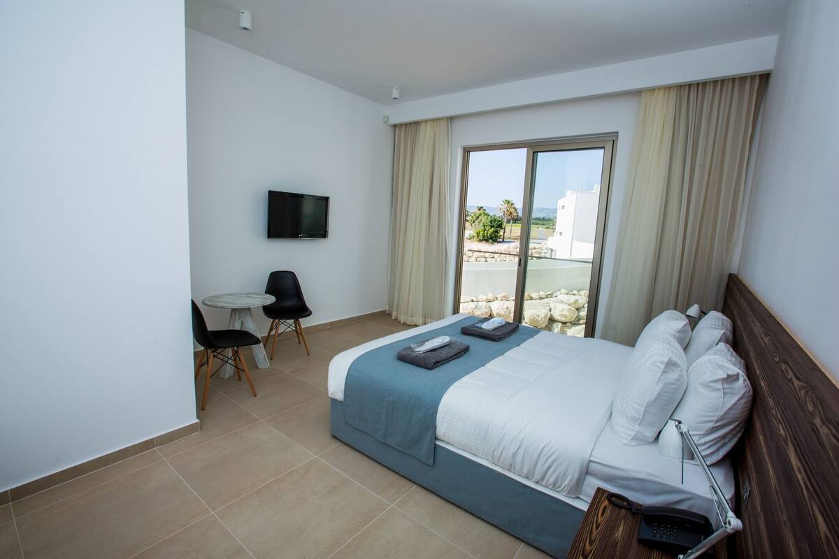 1 bedroom, in-room safe, iron/ironing board, free wifi