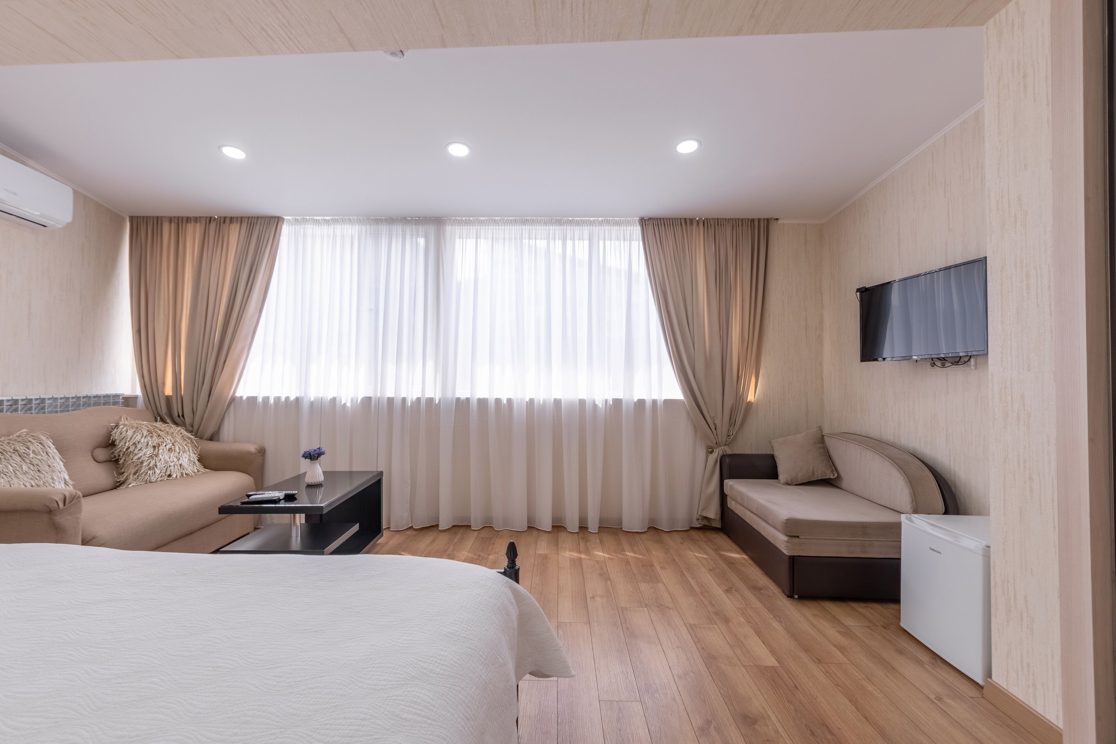 4 bedrooms, iron/ironing board, travel crib, free WiFi