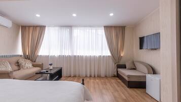 4 bedrooms, iron/ironing board, travel crib, free WiFi