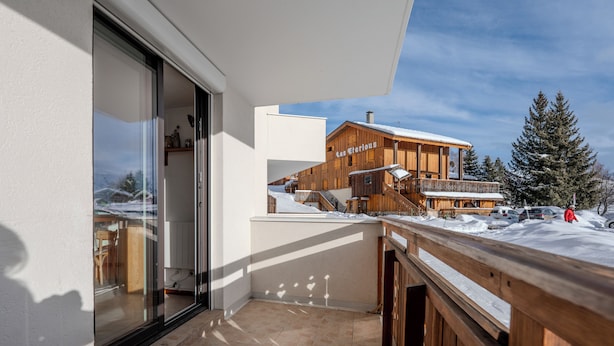 A wooden building with a sign reading "Les Eterlous" in a snowy landscape. - #AH3 | The Snow White ❄ (Huez)