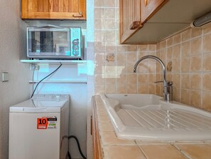 Interior - #AH3 | The Snow White ❄ (Huez)