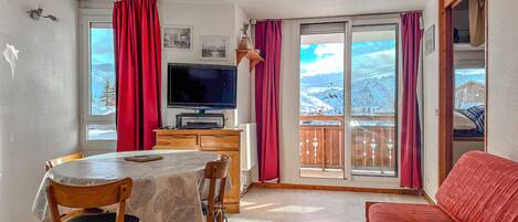 TV, DVD-spiller og bøker