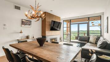 Smart TV, chimenea y estéreo