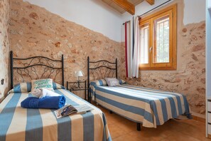 2 habitaciones, wifi gratis y ropa de cama 