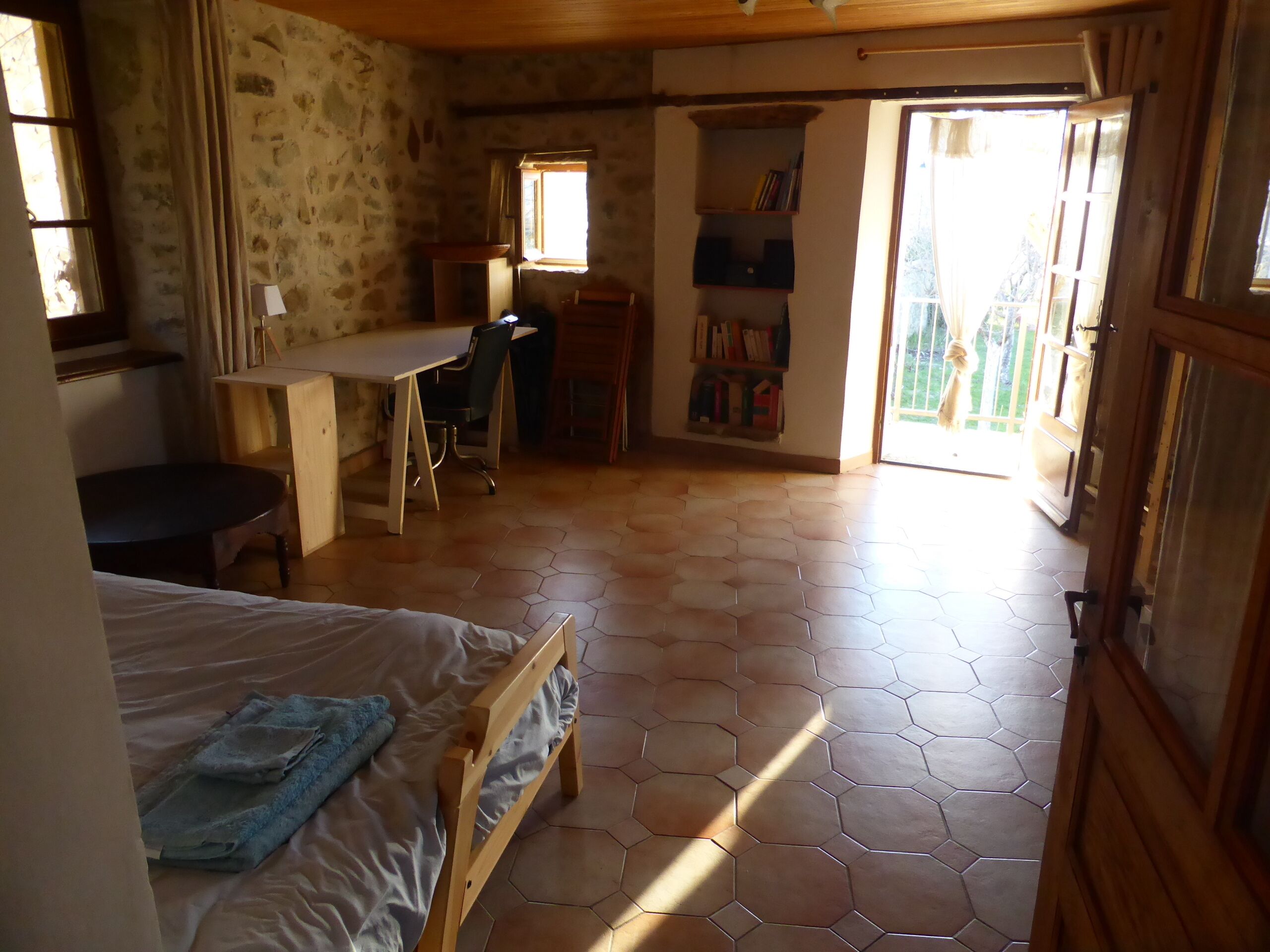 3 chambres, bureau, draps fournis