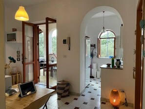 المنشأة من الداخل