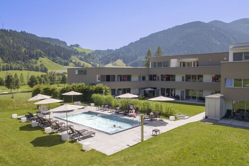 Superior Ferienwohnung mit 1 Schlafzimmer & Sommer Pool