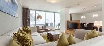 Penthouse with 3 bedrooms & summer pool