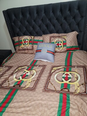 1 habitación, escritorio, tabla de planchar con plancha y wifi gratis 