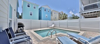 3 BR 3.5 BA + BUNK ROOM HOUSE PET FRIENDLY! ! 1/2 Block off the Beach