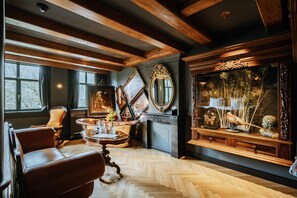 Signature Double Room (Rembrandt van Rijn) | Premium bedding, minibar, individually decorated, individually furnished - Hotel The Noblemen (Amsterdam)